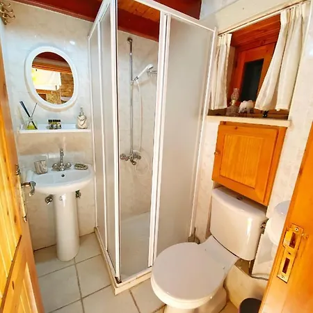 Ta Lofitika 1 *